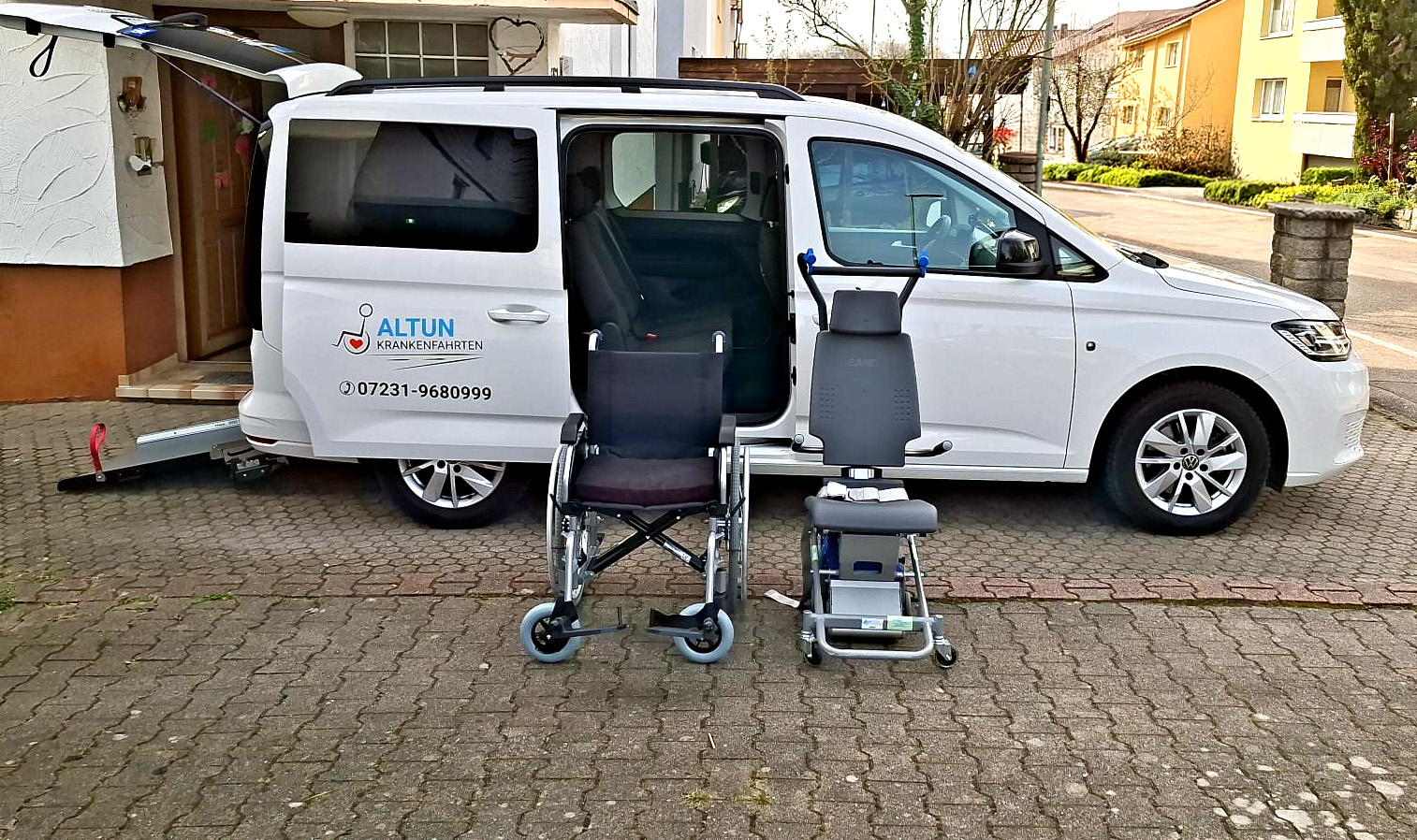 Transportfahrzeug für Rollstuhl